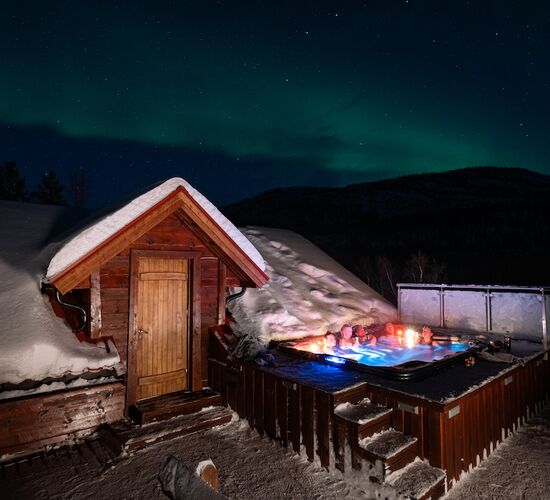 Arctic winter vacation in Norway © Petr Pavlíček